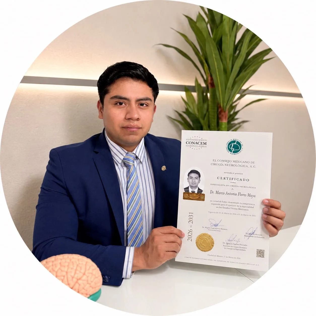 Dr. Marco Antonio Flores Maya con certificación en Cirugía Neurológica