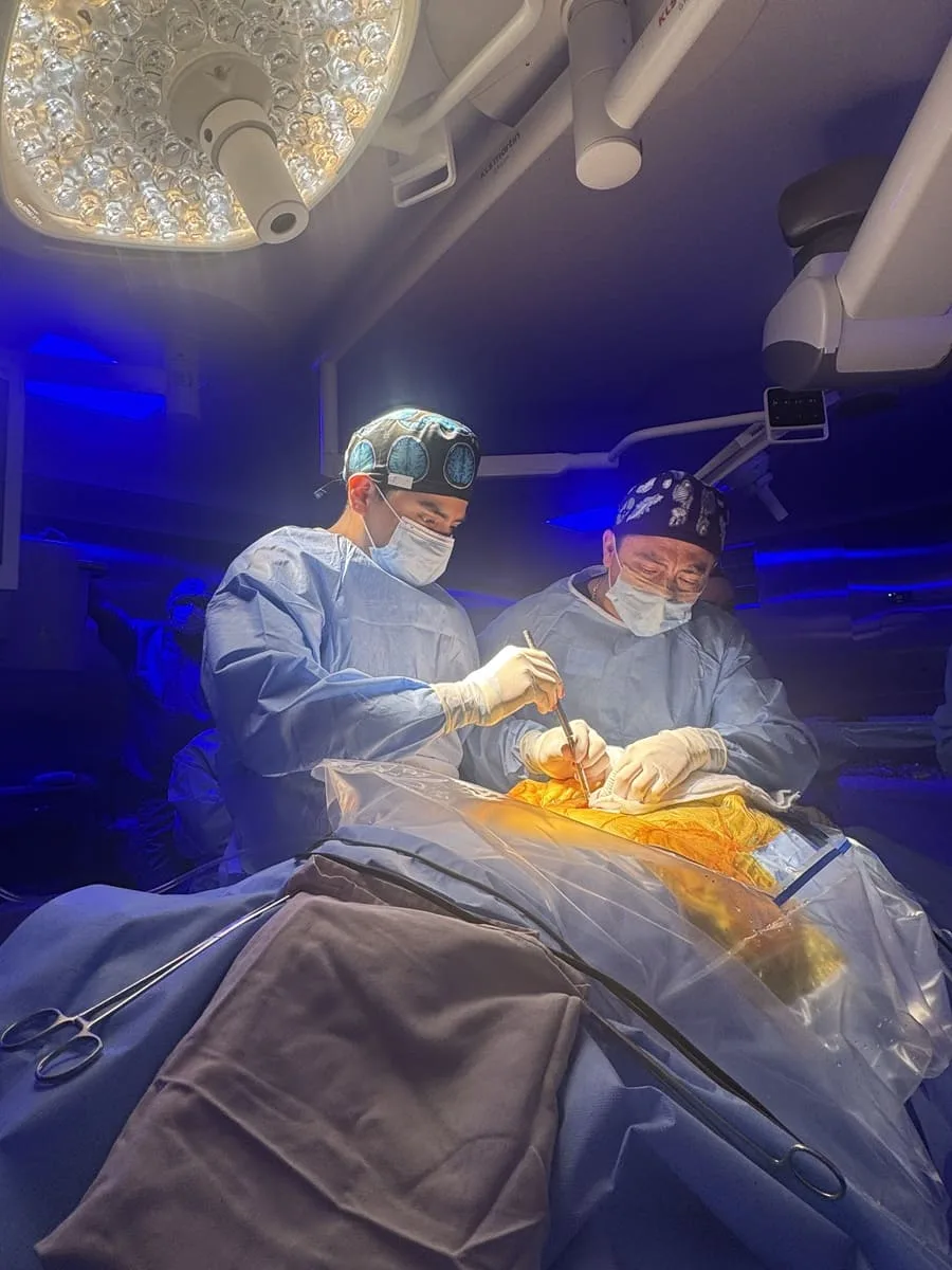 medico-especialista-en-neurocirugia-y-cirugia-de-columna-de-minima-invasion-en-cdmx-edomex-y-puebla